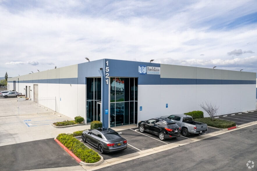 1521 W Pomona Rd, Unit B